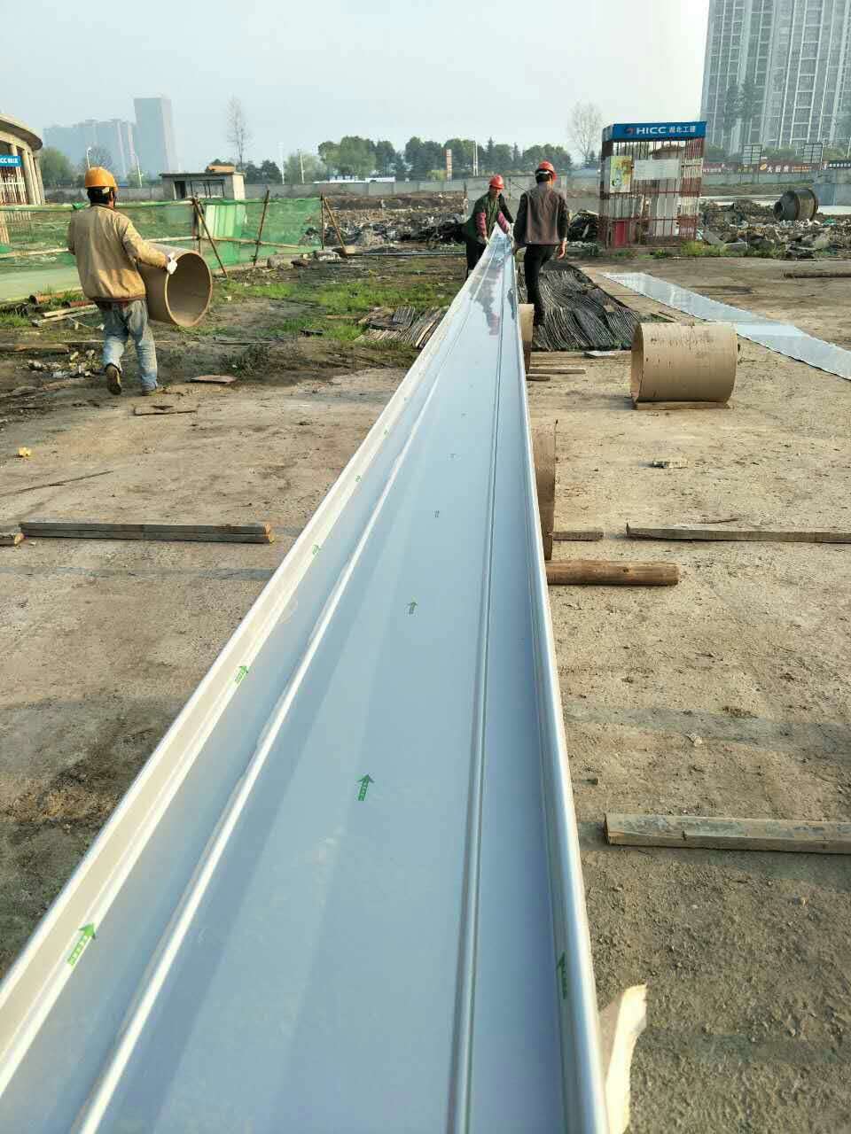 临河65-（200-580）铝镁锰扇形板现场加工